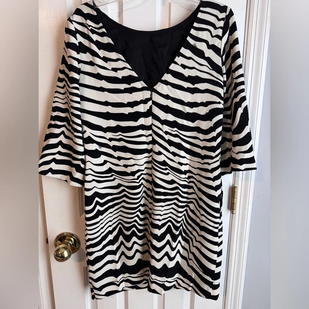 Trina Turk Black White Striped Zebra Print Dress 3/4 Sleeve With Pockets EUC
